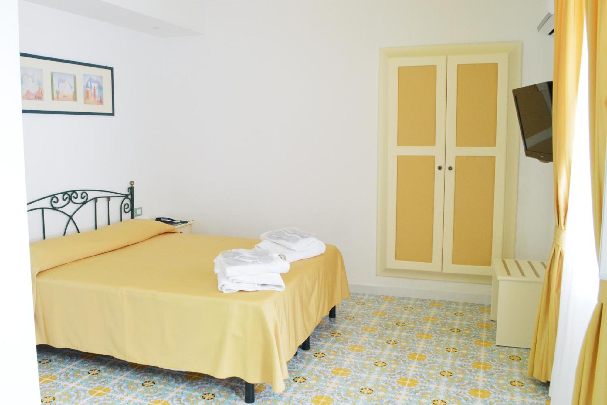 Hotel Villa Bianca Forio di Ischia エクステリア 写真