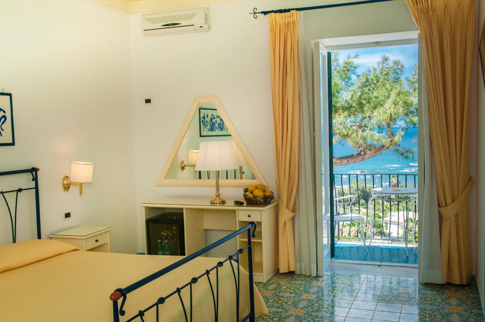 Hotel Villa Bianca Forio di Ischia エクステリア 写真