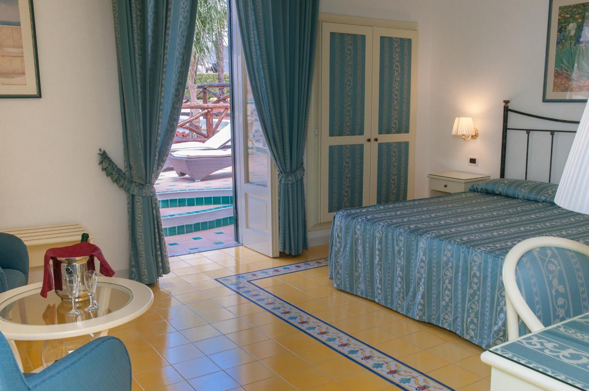 Hotel Villa Bianca Forio di Ischia エクステリア 写真