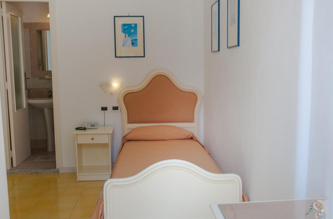 Hotel Villa Bianca Forio di Ischia エクステリア 写真
