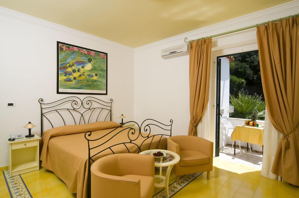 Hotel Villa Bianca Forio di Ischia エクステリア 写真