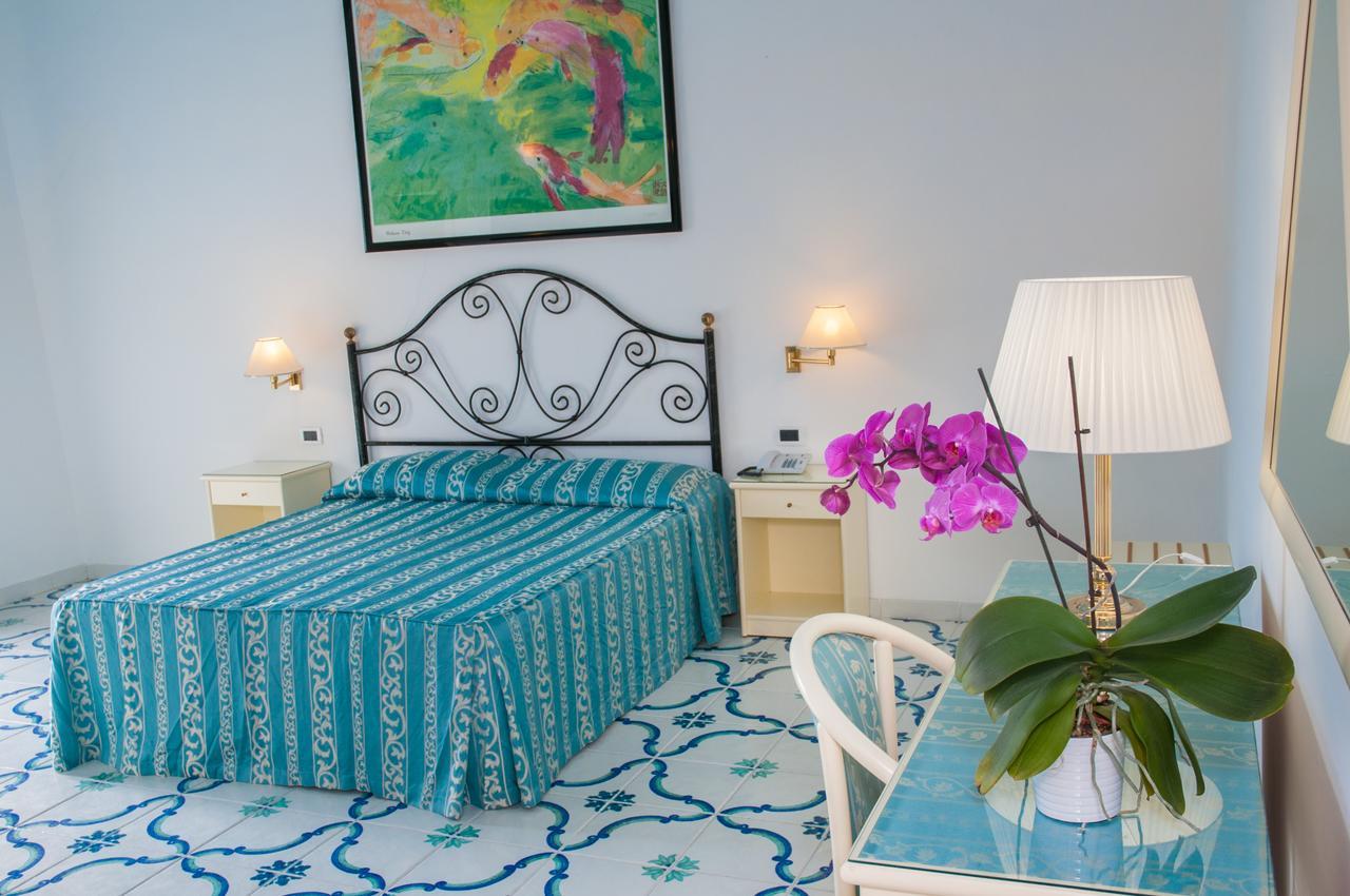 Hotel Villa Bianca Forio di Ischia エクステリア 写真