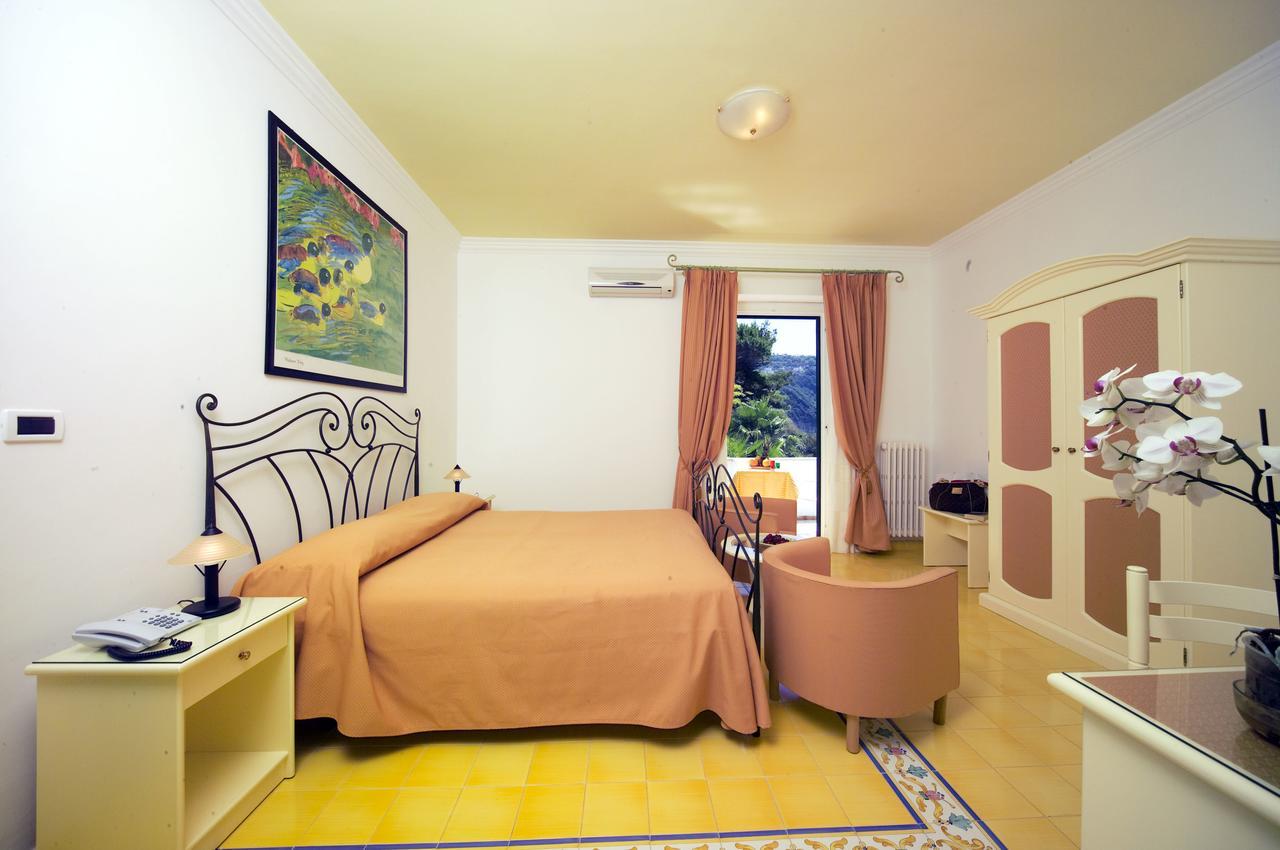 Hotel Villa Bianca Forio di Ischia エクステリア 写真