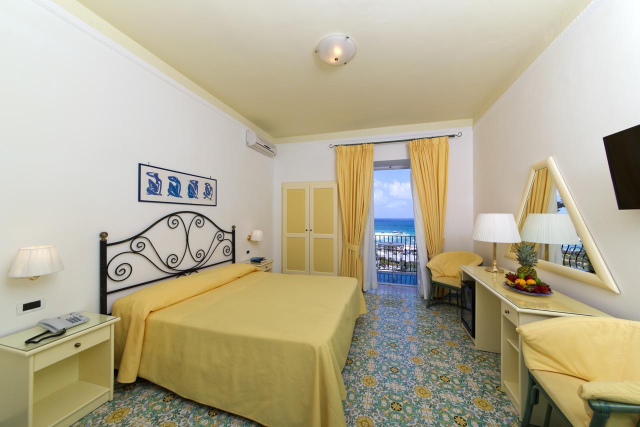 Hotel Villa Bianca Forio di Ischia エクステリア 写真
