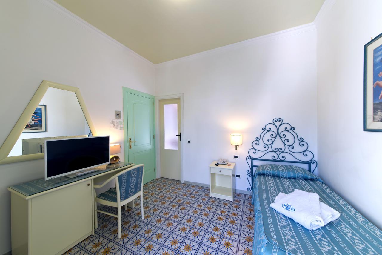 Hotel Villa Bianca Forio di Ischia エクステリア 写真