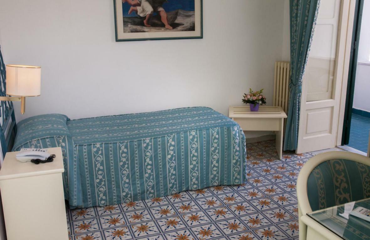 Hotel Villa Bianca Forio di Ischia エクステリア 写真