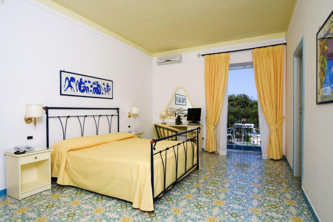 Hotel Villa Bianca Forio di Ischia エクステリア 写真